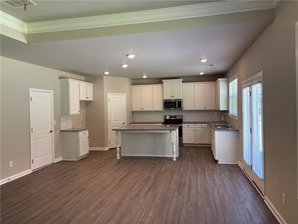 5 bedroom, 3 bathroom, 3,150 sq ft single family residence for rent at 2455 Sunny Hill Road, Buford, GA 30519 for $2,850 a month — photo 8