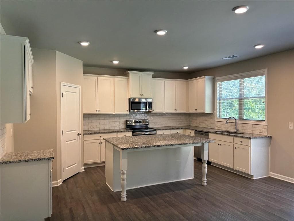5 bedroom, 3 bathroom, 3,150 sq ft single family residence for rent at 2455 Sunny Hill Road, Buford, GA 30519 for $2,850 a month — photo 9