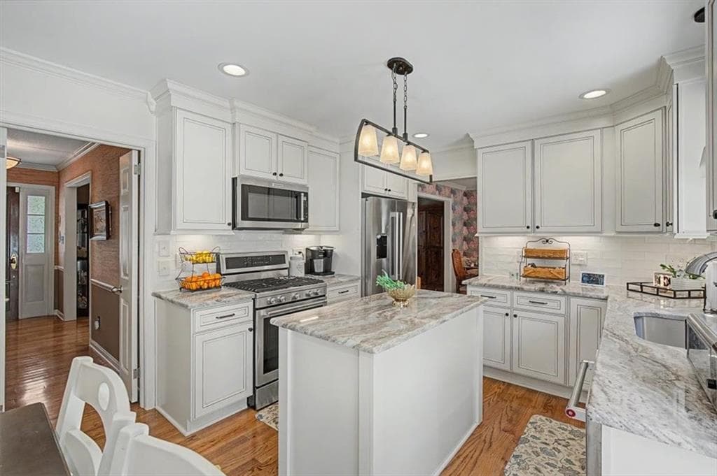 4 bedroom, 2 bathroom, 2,068 sq ft single family residence for sale at 34 Cumberland Drive, Rome, GA 30161 — photo 6