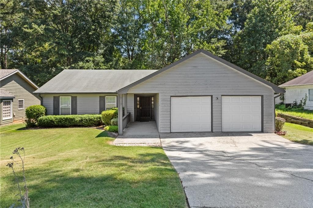 3 bedroom, 2 bathroom, 1,802 sq ft single family residence for sale at 607 Stonemill Manor, Lithonia, GA 30058 — photo 1 of 24