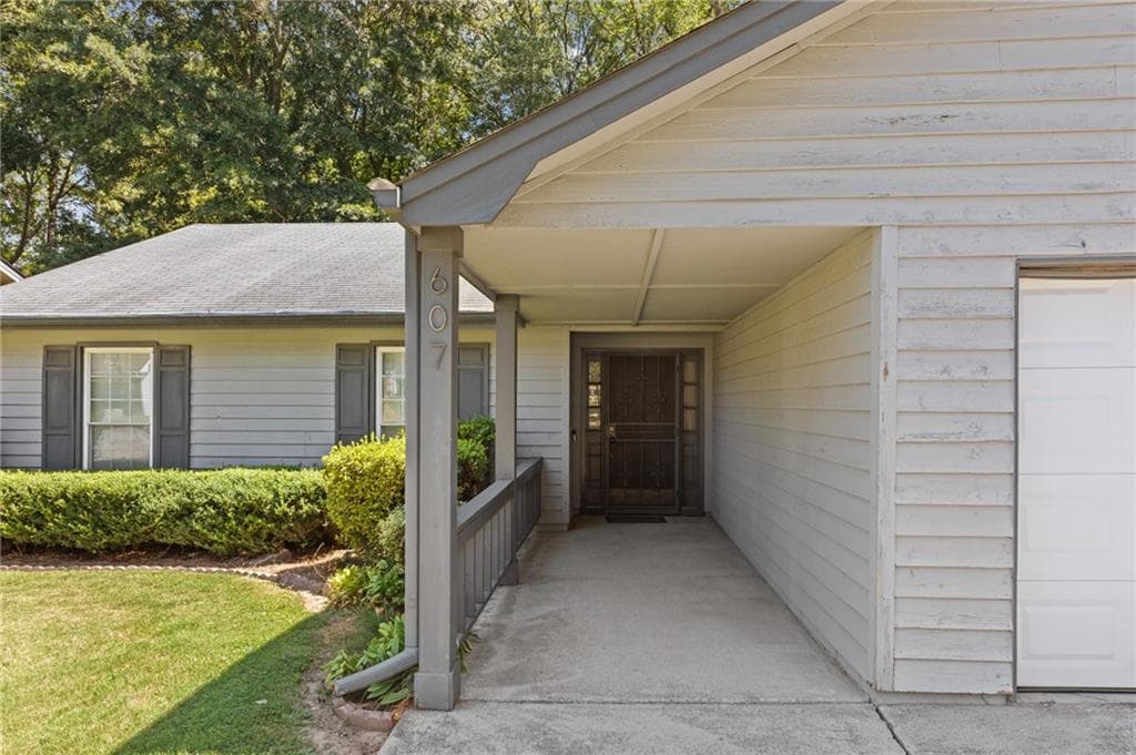 3 bedroom, 2 bathroom, 1,802 sq ft single family residence for sale at 607 Stonemill Manor, Lithonia, GA 30058 — photo 3