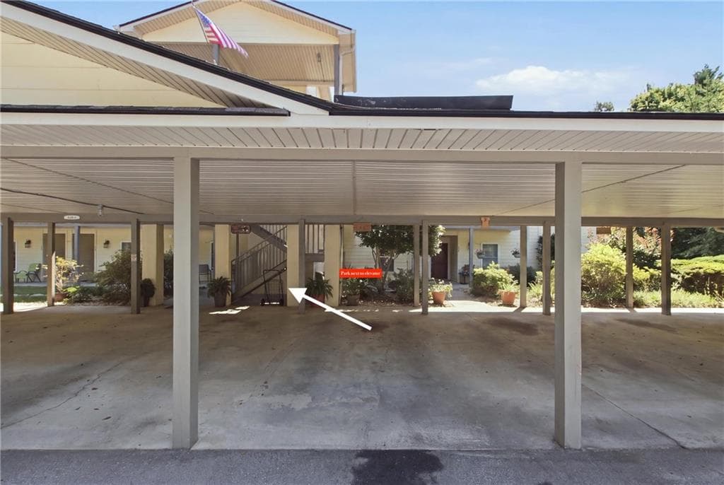 3 bedroom, 3 bathroom, 2,052 sq ft condominium for sale at 300 Ginger Creek  #307, Clayton, GA 30525 — photo 3