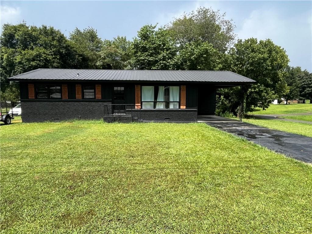 3 bedroom, 1 bathroom, 960 sq ft single family residence for sale at 85 Rollins Drive, Summerville, GA 30747