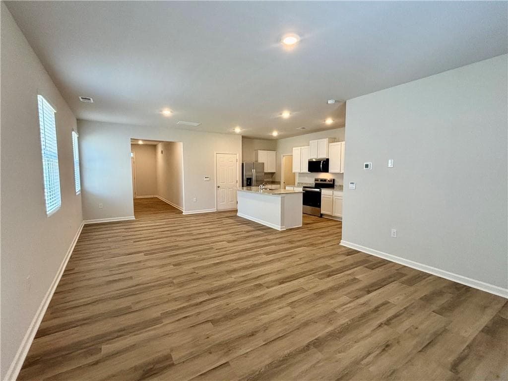 5 bedroom, 3 bathroom, 2,361 sq ft single family residence for rent at 2910 Daxton Lane, Gainesville, GA 30507 for $2,450 a month — photo 4