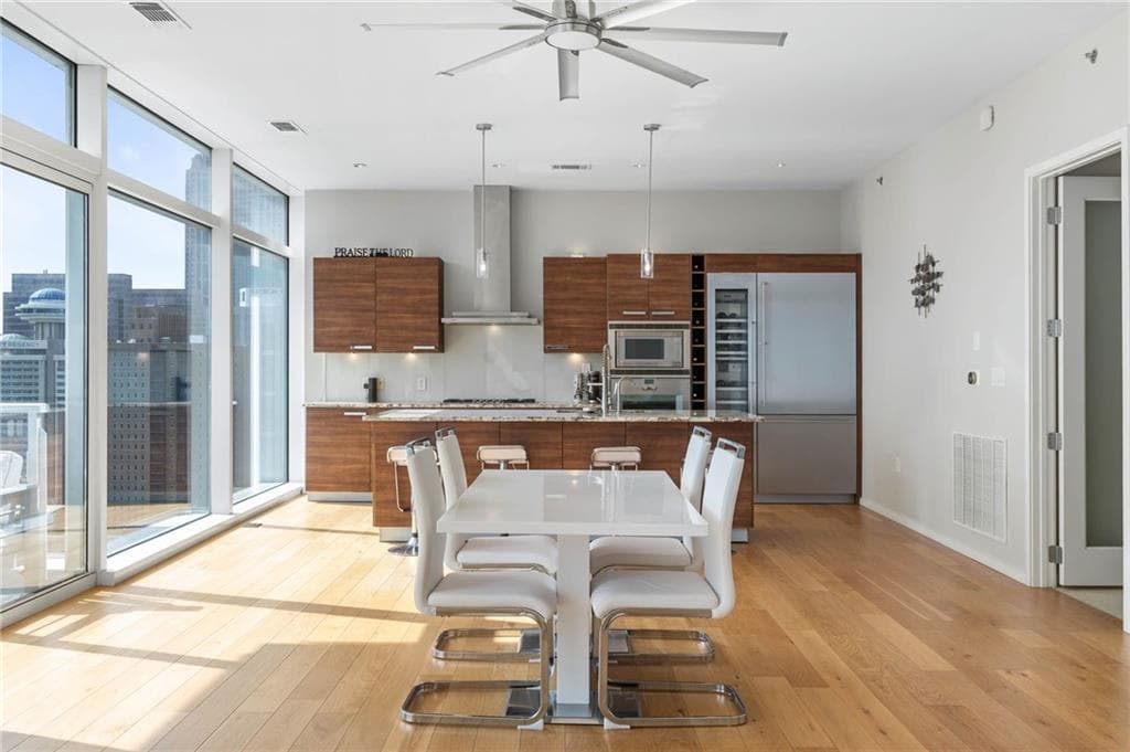 2 bedroom, 3 bathroom, 1,774 sq ft condominium for sale at 45 Ivan Allen Jr Boulevard 2501, Atlanta, GA 30308 — photo 5