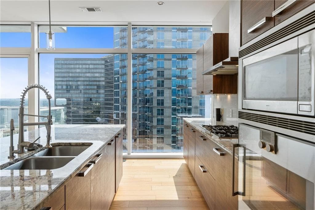 2 bedroom, 3 bathroom, 1,774 sq ft condominium for sale at 45 Ivan Allen Jr Boulevard 2501, Atlanta, GA 30308 — photo 10
