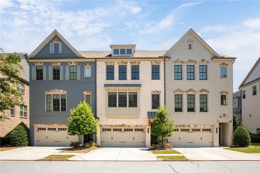 3 bedroom, 4 bathroom, 2,524 sq ft townhouse for sale at 2531 Skyland Drive, Atlanta, GA 30319 — photo 3