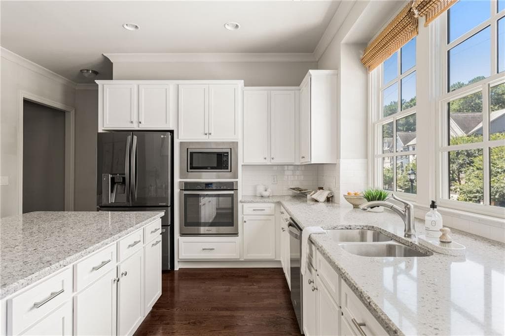 3 bedroom, 4 bathroom, 2,524 sq ft townhouse for sale at 2531 Skyland Drive, Atlanta, GA 30319 — photo 9