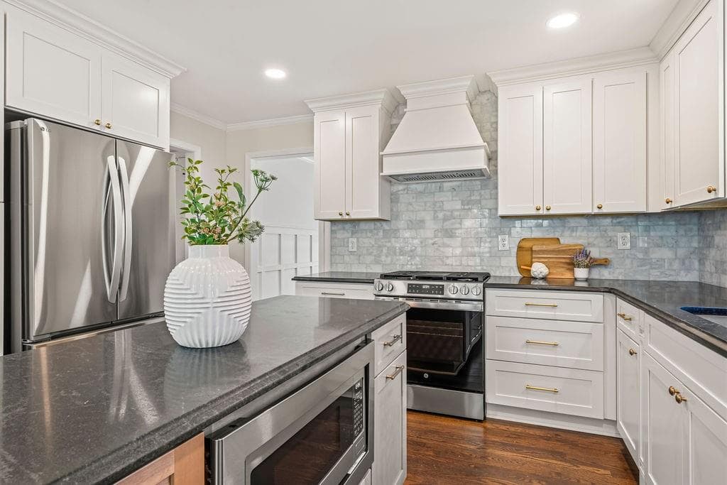 5 bedroom, 3 bathroom, 2,636 sq ft single family residence for sale at 3627 Stonehenge Way, Marietta, GA 30066 — photo 4
