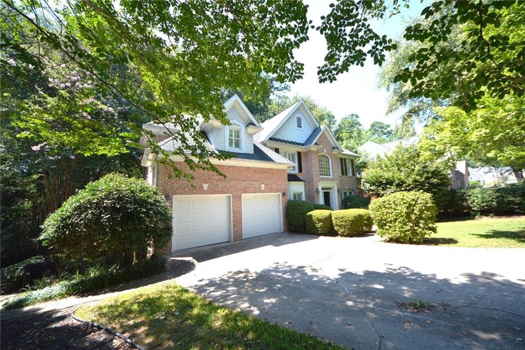 6 bedroom, 5 bathroom, 4,519 sq ft single family residence for rent at 135 Brightmore Way, Alpharetta, GA 30005 for $4,195 a month — photo 2