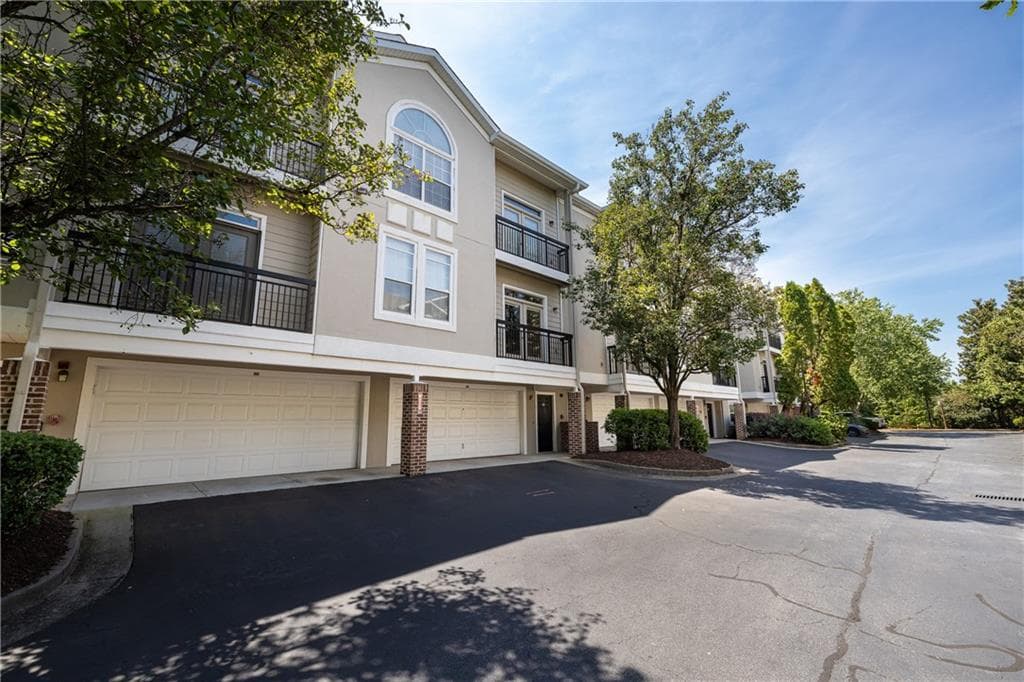2 bedroom, 2 bathroom, 1,251 sq ft condominium for sale at 4250 River Green Drive 408, Atlanta, GA 30327