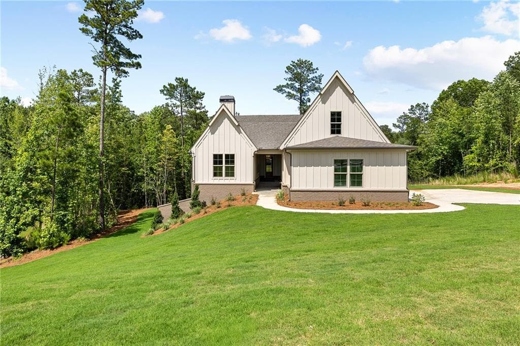 4 bedroom, 3 bathroom, 3,000 sq ft single family residence for sale at 105 Forest Berry Court, Newnan, GA 30265 — photo 2