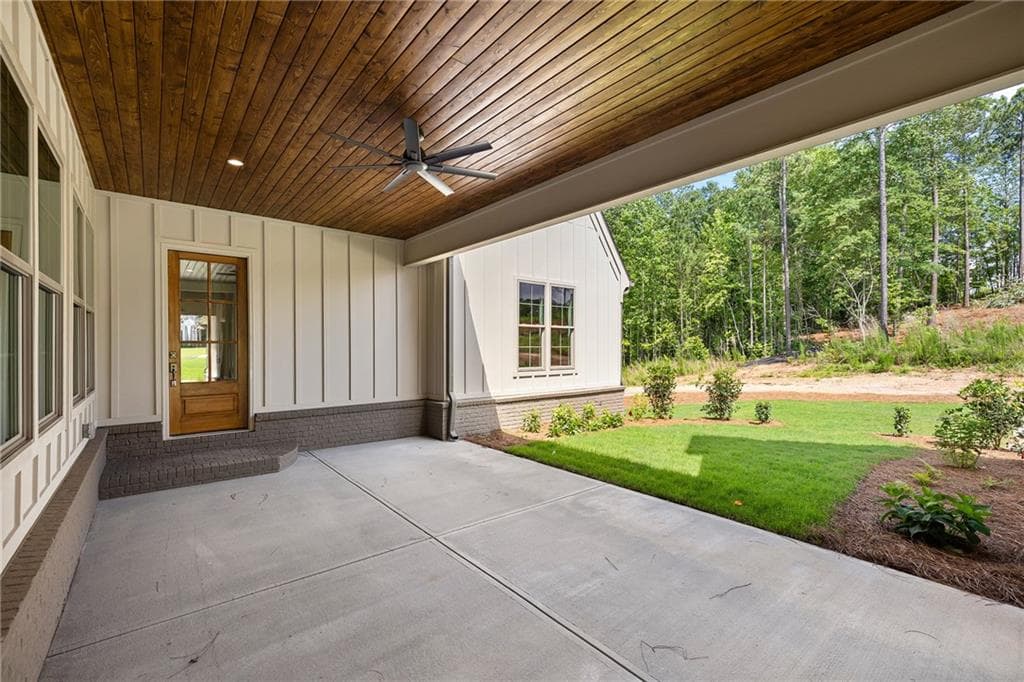 4 bedroom, 3 bathroom, 3,000 sq ft single family residence for sale at 105 Forest Berry Court, Newnan, GA 30265 — photo 4