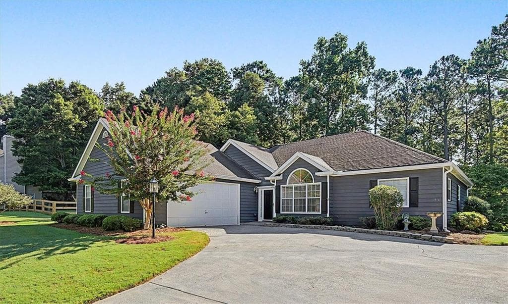 3 bedroom, 2 bathroom, 1,750 sq ft single family residence for sale at 333 Allatoona Shores Drive, Canton, GA 30114 — photo 2