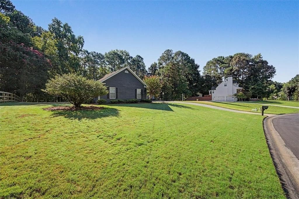 3 bedroom, 2 bathroom, 1,750 sq ft single family residence for sale at 333 Allatoona Shores Drive, Canton, GA 30114 — photo 3