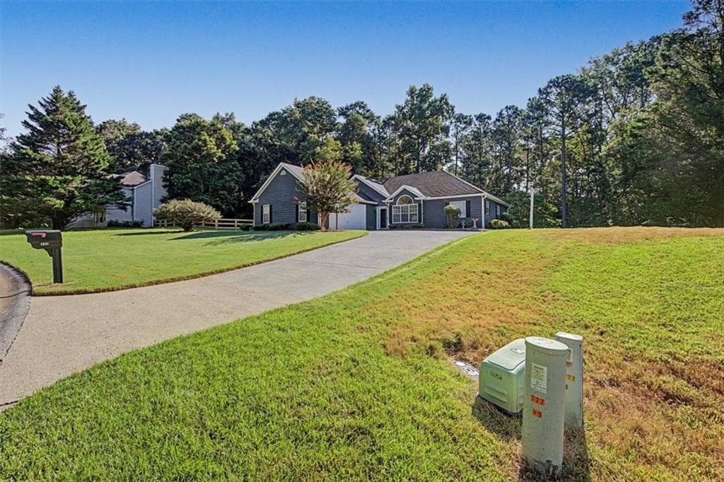 3 bedroom, 2 bathroom, 1,750 sq ft single family residence for sale at 333 Allatoona Shores Drive, Canton, GA 30114 — photo 4