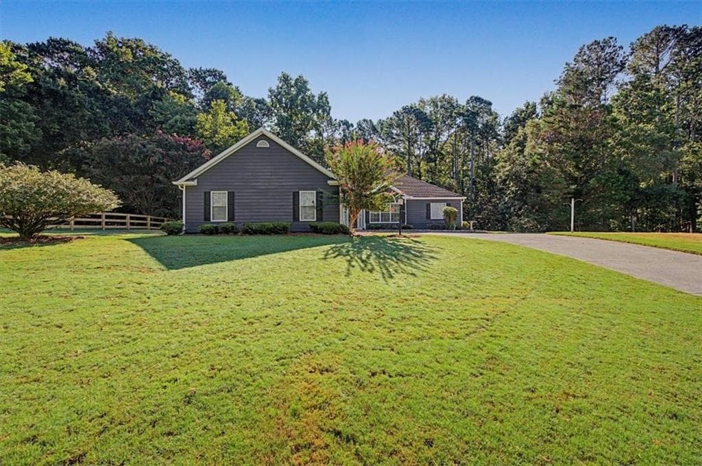 3 bedroom, 2 bathroom, 1,750 sq ft single family residence for sale at 333 Allatoona Shores Drive, Canton, GA 30114 — photo 5