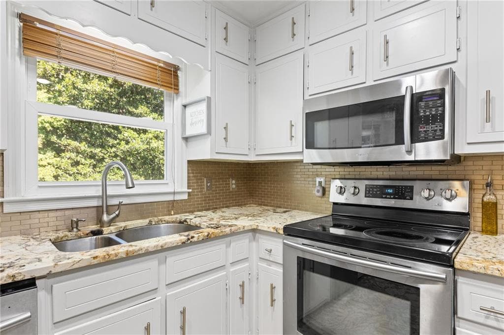 4 bedroom, 3 bathroom, 2,538 sq ft single family residence for sale at 229 Coeur Place, Lilburn, GA 30047 — photo 9