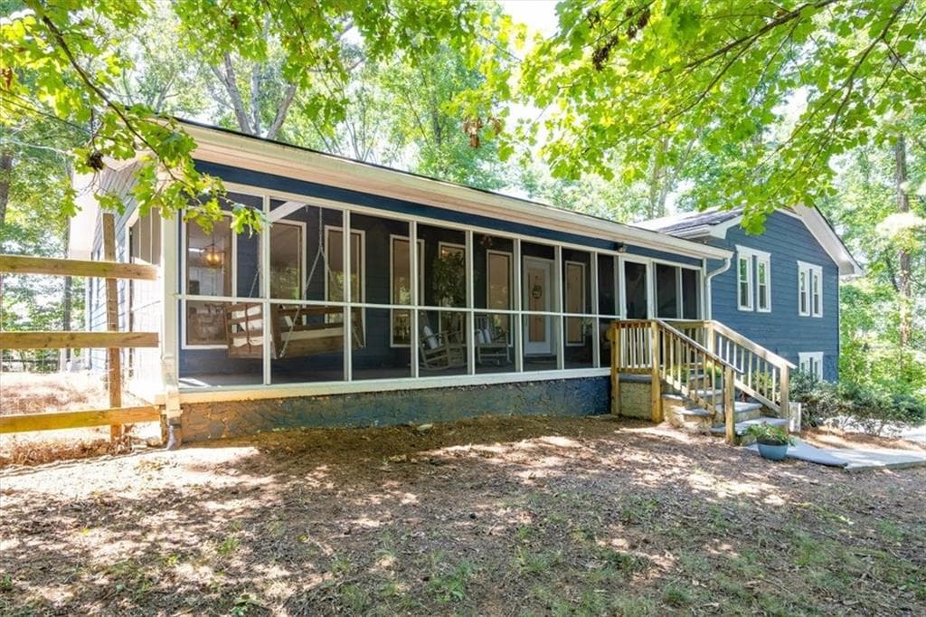 4 bedroom, 3 bathroom, 2,385 sq ft single family residence under contract at 1055 Acworth Due West Road, Kennesaw, GA 30152 — photo 3