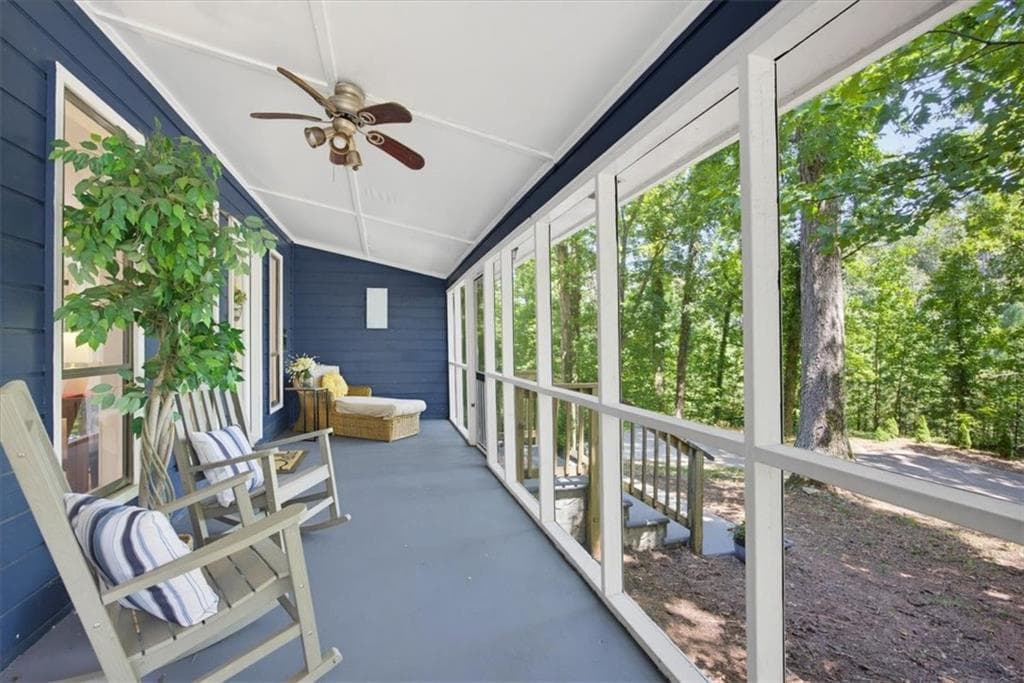 4 bedroom, 3 bathroom, 2,385 sq ft single family residence under contract at 1055 Acworth Due West Road, Kennesaw, GA 30152 — photo 6