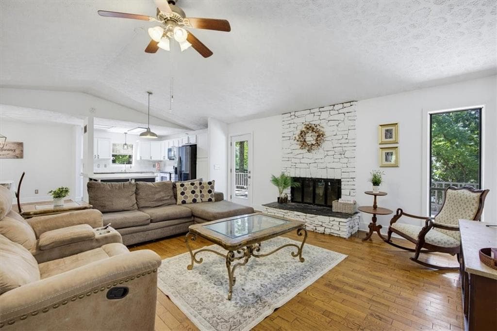 4 bedroom, 3 bathroom, 2,385 sq ft single family residence under contract at 1055 Acworth Due West Road, Kennesaw, GA 30152 — photo 9