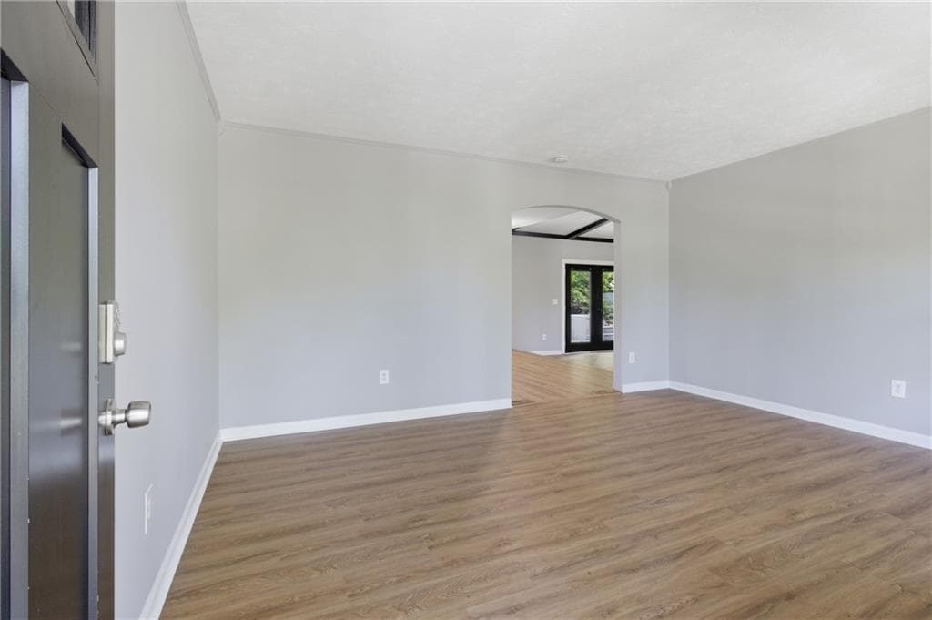 3 bedroom, 2 bathroom, 2,026 sq ft single family residence for sale at 562 Hidden Hills Court, Marietta, GA 30066 — photo 2