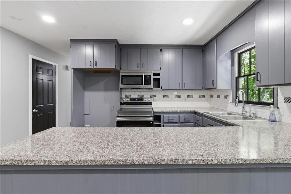 3 bedroom, 2 bathroom, 2,026 sq ft single family residence for sale at 562 Hidden Hills Court, Marietta, GA 30066 — photo 7