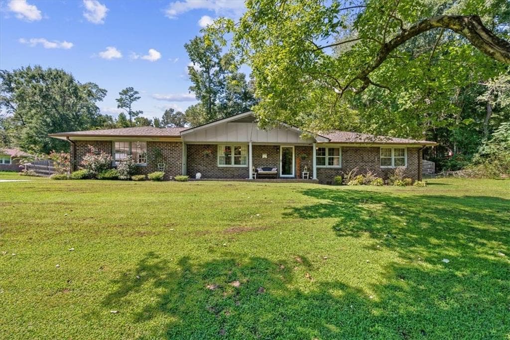 3 bedroom, 2 bathroom, 1,580 sq ft single family residence under contract at 1301 Reeves Station Road, Calhoun, GA 30701