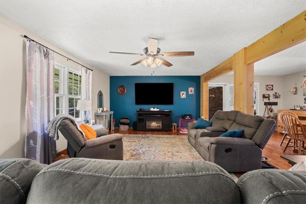 3 bedroom, 2 bathroom, 1,580 sq ft single family residence under contract at 1301 Reeves Station Road, Calhoun, GA 30701 — photo 4