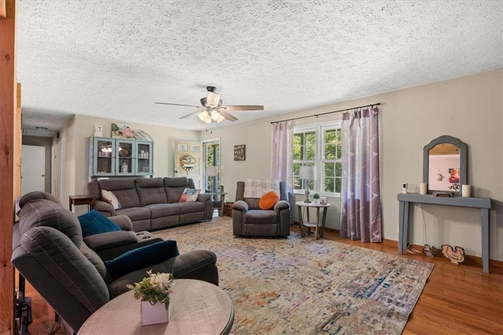 3 bedroom, 2 bathroom, 1,580 sq ft single family residence under contract at 1301 Reeves Station Road, Calhoun, GA 30701 — photo 6