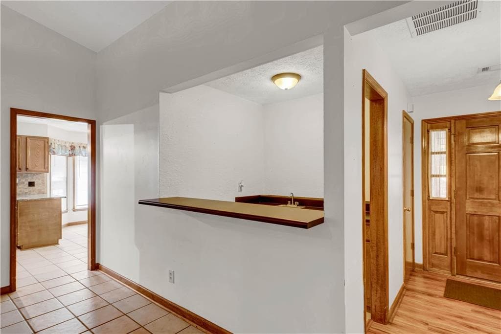 3 bedroom, 2 bathroom, 1,802 sq ft single family residence for sale at 607 Stonemill Manor, Lithonia, GA 30058 — photo 9