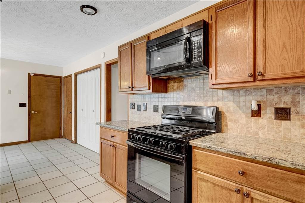 3 bedroom, 2 bathroom, 1,802 sq ft single family residence for sale at 607 Stonemill Manor, Lithonia, GA 30058 — photo 10