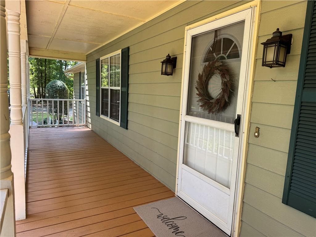 5 bedroom, 3 bathroom, 2,686 sq ft single family residence under contract at 207 Williamsburg Circle, Mcdonough, GA 30253 — photo 5
