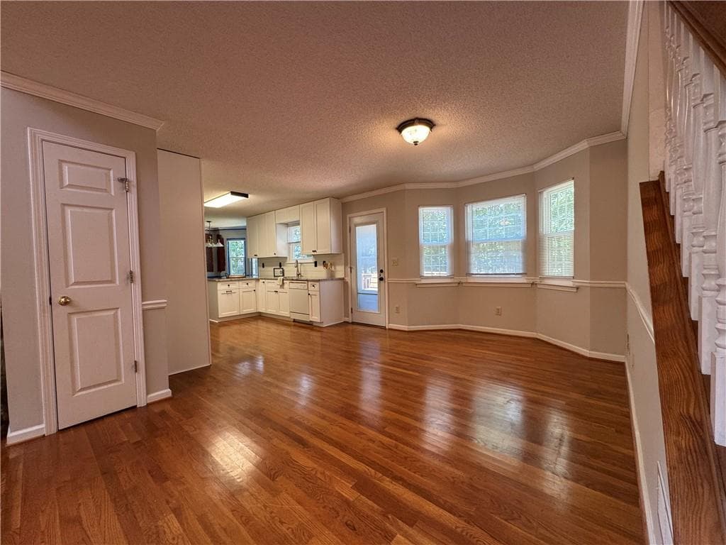 5 bedroom, 3 bathroom, 2,686 sq ft single family residence under contract at 207 Williamsburg Circle, Mcdonough, GA 30253 — photo 9