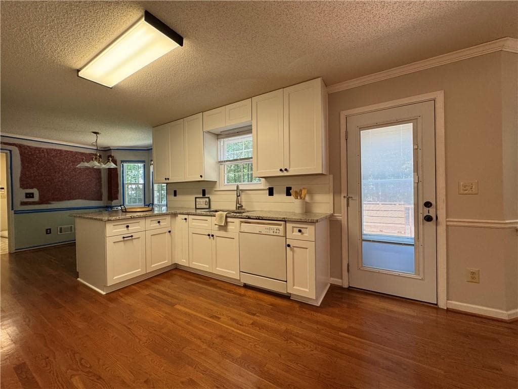 5 bedroom, 3 bathroom, 2,686 sq ft single family residence under contract at 207 Williamsburg Circle, Mcdonough, GA 30253 — photo 10