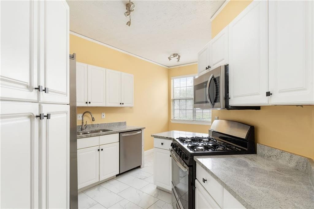 2 bedroom, 3 bathroom, 1,556 sq ft townhouse for sale at 476 Fraser Street, Atlanta, GA 30312 — photo 2