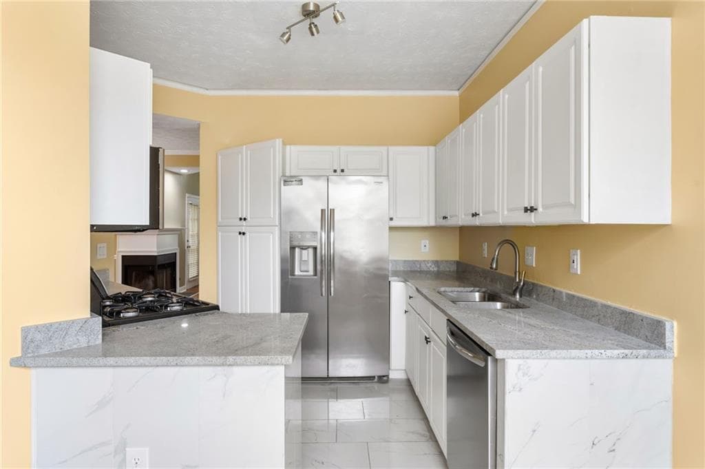 2 bedroom, 3 bathroom, 1,556 sq ft townhouse for sale at 476 Fraser Street, Atlanta, GA 30312 — photo 3