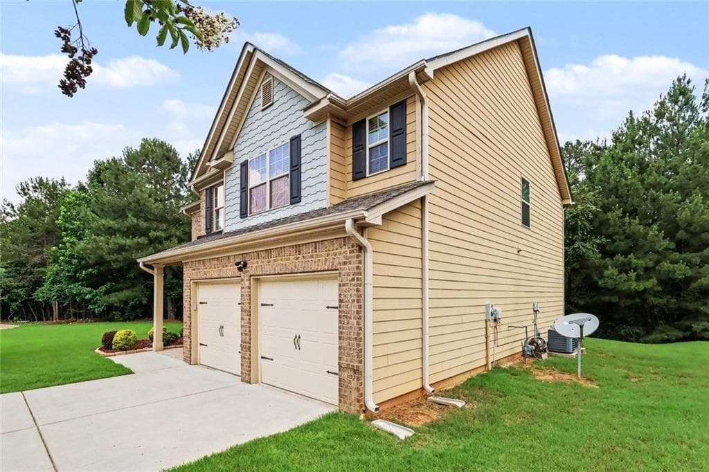 4 bedroom, 3 bathroom, 2,379 sq ft single family residence for sale at 2127 Farmdale Court, Conyers, GA 30012 — photo 3