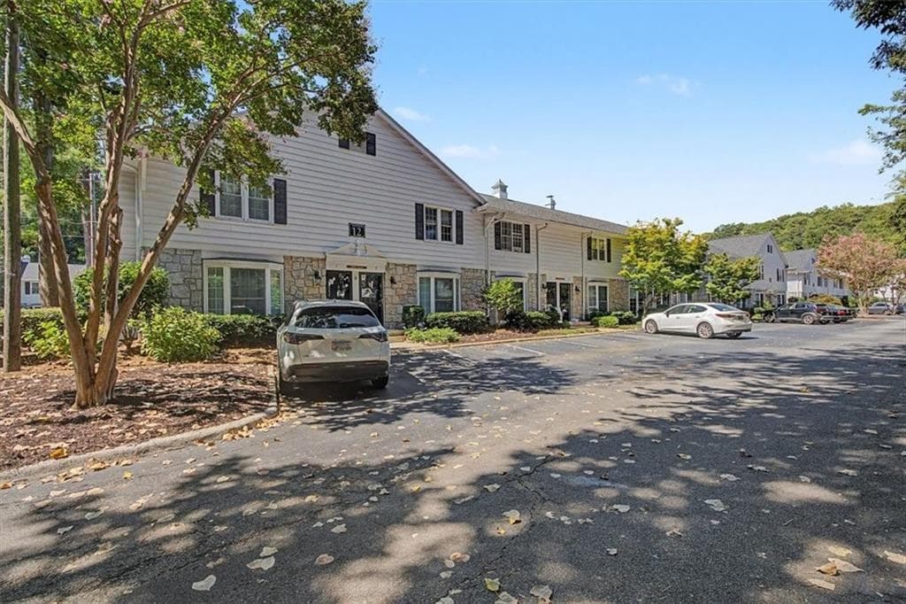 2 bedroom, 2 bathroom, 1,108 sq ft condominium for sale at 136 Peachtree Memorial Drive RI 5, Atlanta, GA 30309 — photo 2