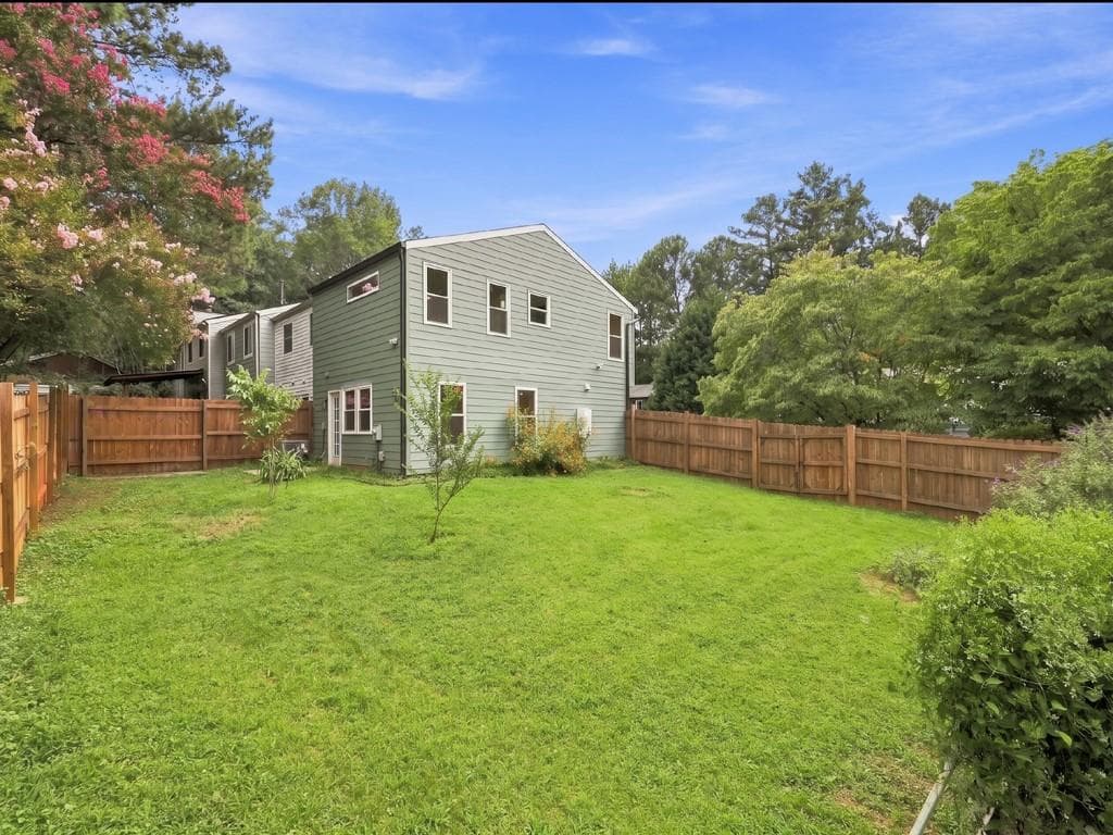 2 bedroom, 3 bathroom, 1,240 sq ft townhouse for sale at 4290 Lehaven Circle, Tucker, GA 30084 — photo 2