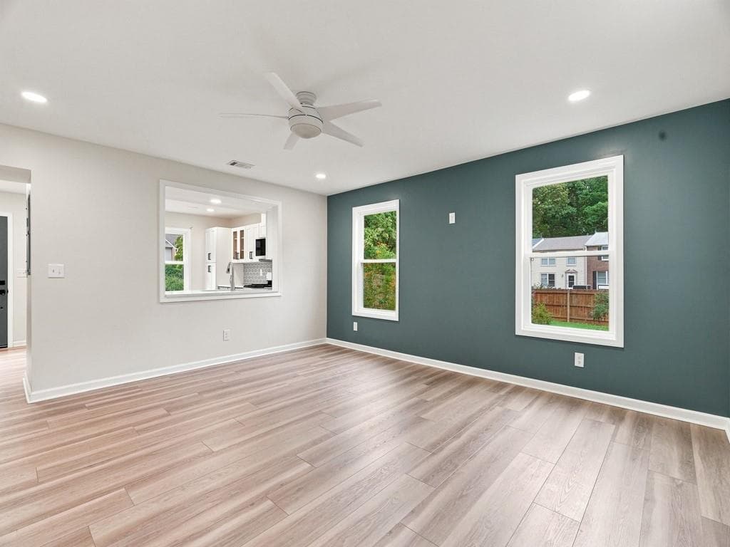 2 bedroom, 3 bathroom, 1,240 sq ft townhouse for sale at 4290 Lehaven Circle, Tucker, GA 30084 — photo 9