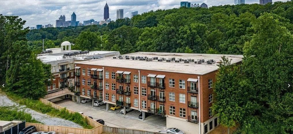 1 bedroom, 2 bathroom, 960 sq ft condominium for sale at 560 Dutch Valley Road 2407, Atlanta, GA 30324 — photo 3