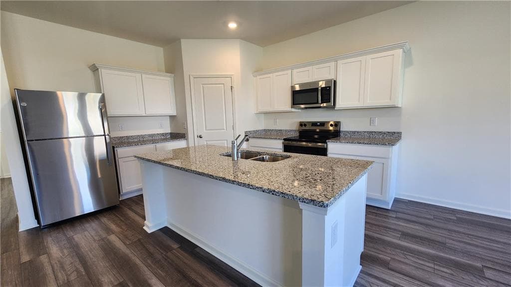 5 bedroom, 3 bathroom, 2,722 sq ft single family residence under contract at 781 Pesking Drive, Bethlehem, GA 30620 — photo 4