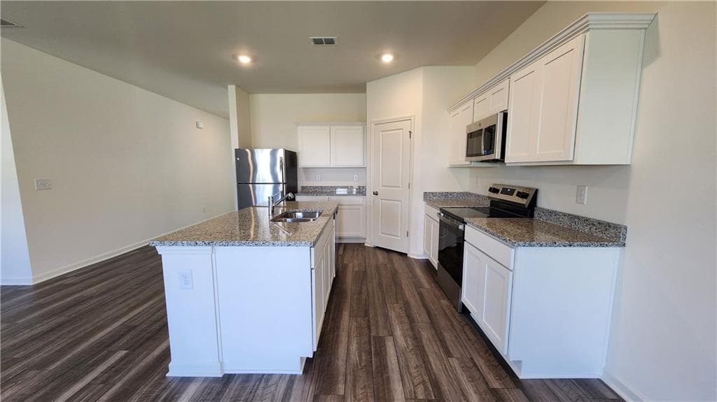 5 bedroom, 3 bathroom, 2,722 sq ft single family residence under contract at 781 Pesking Drive, Bethlehem, GA 30620 — photo 5