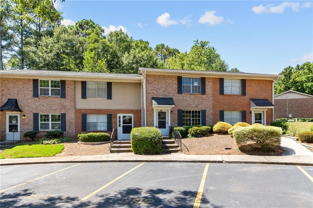 2 bedroom, 2 bathroom, 1,080 sq ft townhouse for rent at 392 Northdale Court, Lawrenceville, GA 30046 for $1,500 a month — photo 1 of 29