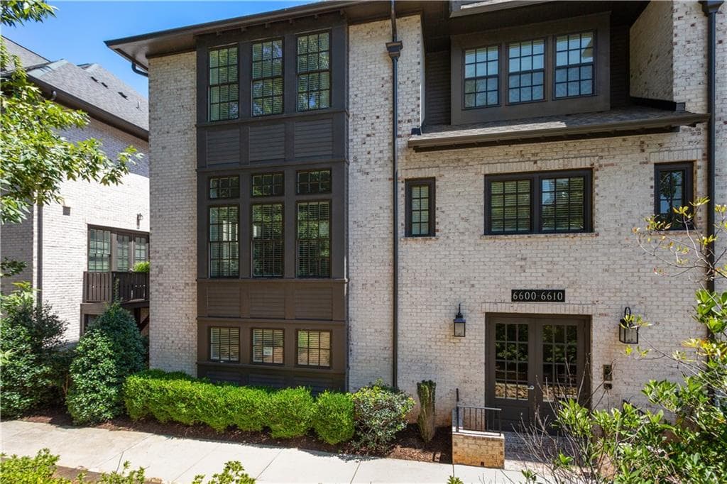 1 bedroom, 2 bathroom, 1,048 sq ft condominium for sale at 6610 Sterling Drive 684, Sandy Springs, GA 30328
