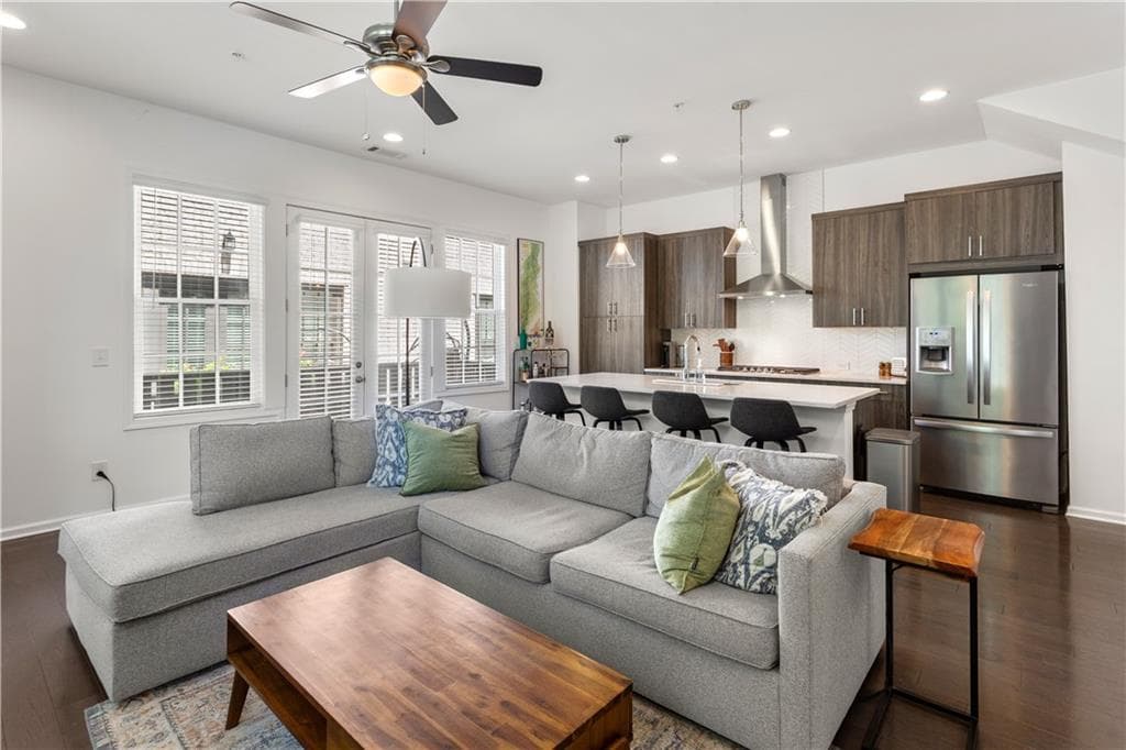 1 bedroom, 2 bathroom, 1,048 sq ft condominium for sale at 6610 Sterling Drive 684, Sandy Springs, GA 30328 — photo 2