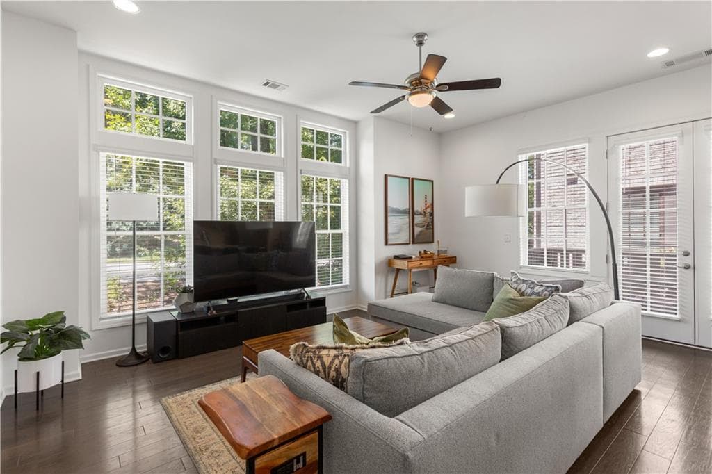 1 bedroom, 2 bathroom, 1,048 sq ft condominium for sale at 6610 Sterling Drive 684, Sandy Springs, GA 30328 — photo 8