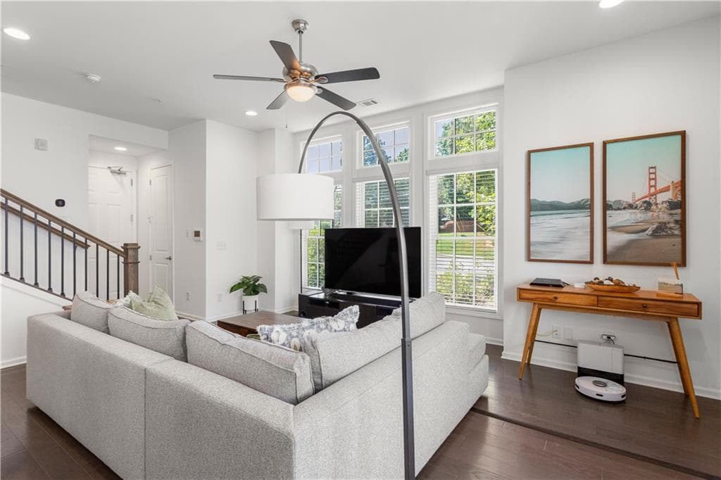 1 bedroom, 2 bathroom, 1,048 sq ft condominium for sale at 6610 Sterling Drive 684, Sandy Springs, GA 30328 — photo 9