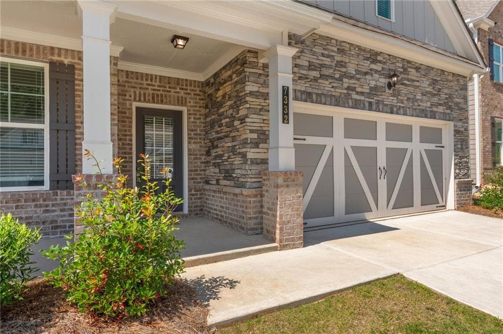 4 bedroom, 3 bathroom, 2,428 sq ft single family residence for sale at 7332 Rocklin Lane, Flowery Branch, GA 30542 — photo 3